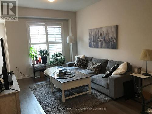 16 Birot Lane, Hamilton, ON - Indoor Photo Showing Living Room