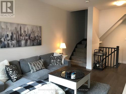 16 Birot Lane, Hamilton, ON - Indoor Photo Showing Living Room