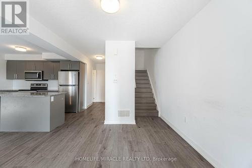 229 West Oak Trail, Kitchener, ON - Indoor Photo Showing Kitchen With Stainless Steel Kitchen