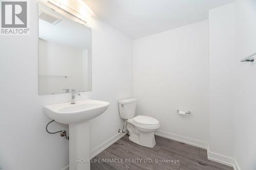 229 West Oak Trail, Kitchener, ON - Indoor Photo Showing Bathroom