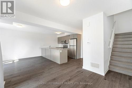 229 West Oak Trail, Kitchener, ON - Indoor Photo Showing Kitchen