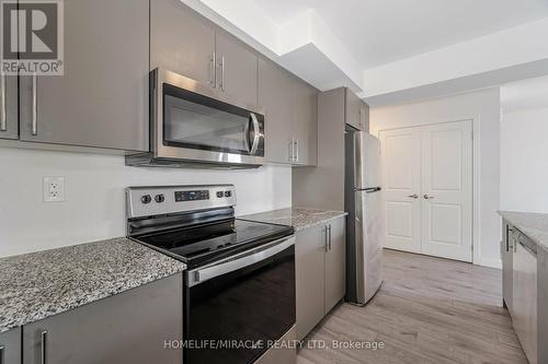 229 West Oak Trail, Kitchener, ON - Indoor Photo Showing Kitchen With Stainless Steel Kitchen