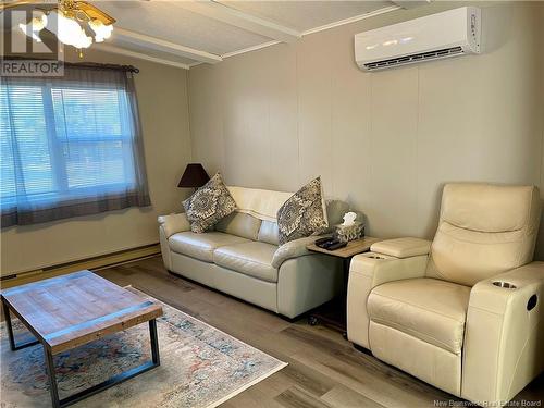 2 Condon Crescent, Lakeville, NB - Indoor Photo Showing Living Room