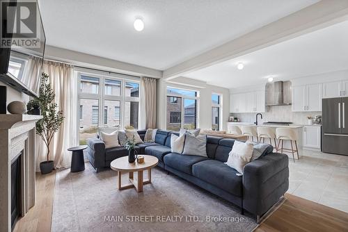 15 Ainslie Hill Crescent, Georgina, ON - Indoor Photo Showing Living Room With Fireplace