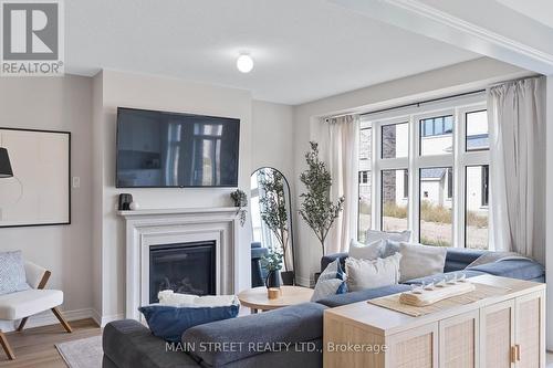 15 Ainslie Hill Crescent, Georgina, ON - Indoor Photo Showing Living Room With Fireplace