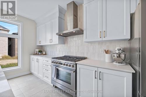 15 Ainslie Hill Crescent, Georgina, ON - Indoor Photo Showing Kitchen