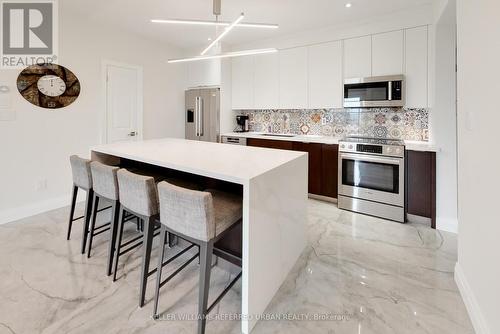 309 - 295 Cundles Road E, Barrie, ON - Indoor Photo Showing Kitchen With Upgraded Kitchen