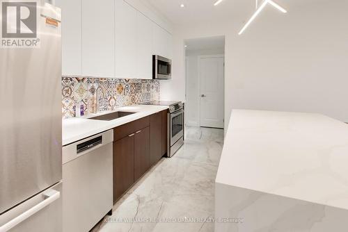 309 - 295 Cundles Road E, Barrie, ON - Indoor Photo Showing Kitchen