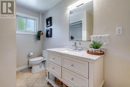 22 Bennie Avenue, Leamington, ON - Indoor Photo Showing Bathroom