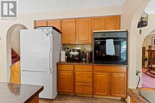 237 East Pike Creek, Lakeshore, ON - Indoor Photo Showing Kitchen