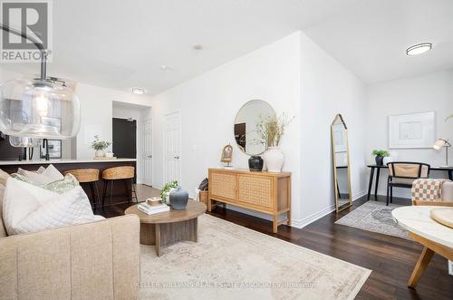 3604 - 388 Prince Of Wales Drive, Mississauga (City Centre), ON - Indoor Photo Showing Living Room