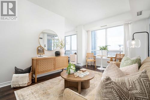 3604 - 388 Prince Of Wales Drive, Mississauga, ON - Indoor Photo Showing Living Room