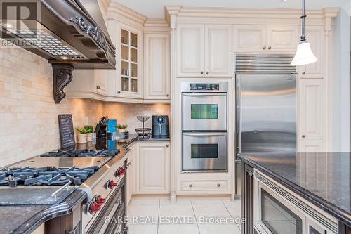 390 Barber Drive, Halton Hills, ON - Indoor Photo Showing Kitchen With Upgraded Kitchen