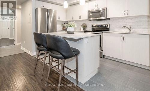 4-01 - 2420 Baronwood Drive, Oakville (West Oak Trails), ON - Indoor Photo Showing Kitchen With Stainless Steel Kitchen With Upgraded Kitchen