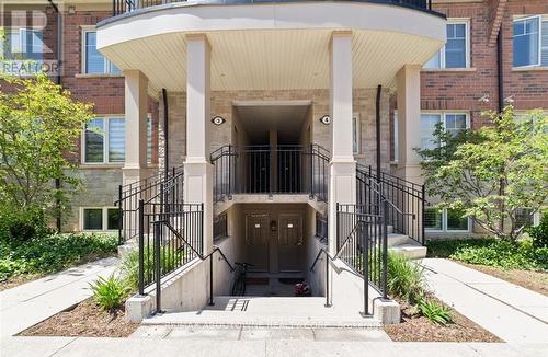 4-01 - 2420 Baronwood Drive, Oakville, ON - Outdoor With Facade