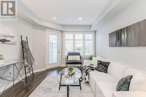 4-01 - 2420 Baronwood Drive, Oakville, ON - Indoor Photo Showing Living Room