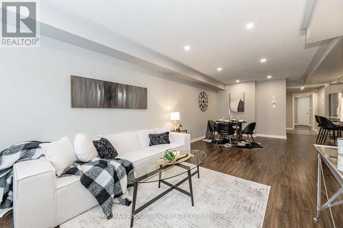 4-01 - 2420 Baronwood Drive, Oakville (West Oak Trails), ON - Indoor Photo Showing Living Room