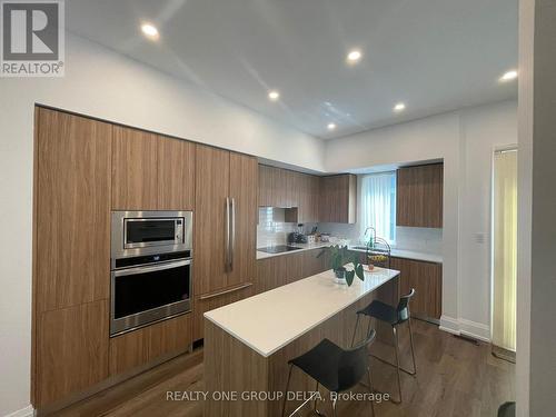 135 High Street W, Mississauga, ON - Indoor Photo Showing Kitchen