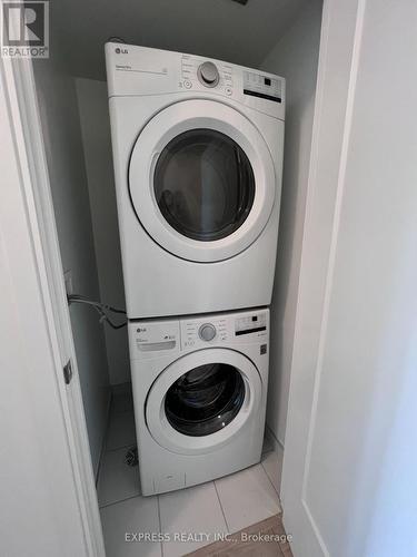 2306 - 70 Annie Craig Drive, Toronto, ON - Indoor Photo Showing Laundry Room