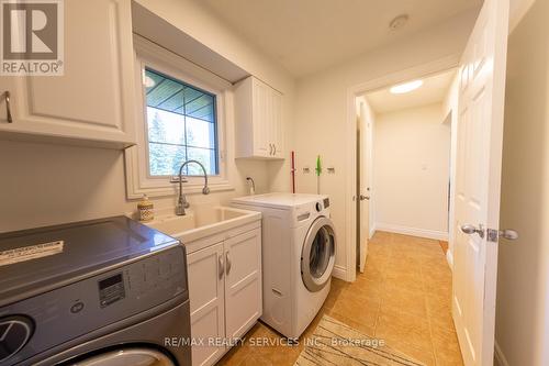 1 Mccort Drive S, Caledon (Caledon Village), ON - Indoor Photo Showing Laundry Room