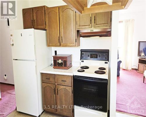 2715 County 43 Road, North Grenville, ON - Indoor Photo Showing Kitchen