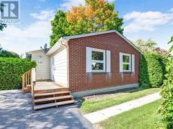 143 ROTHESAY DRIVE  Ottawa, ON K2L 1P2