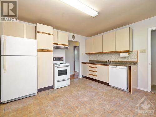 143 Rothesay Drive, Ottawa, ON - Indoor Photo Showing Kitchen