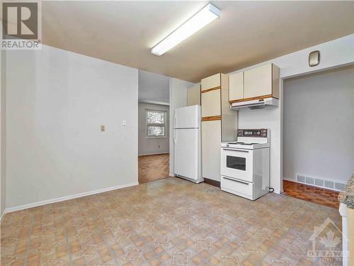 143 Rothesay Drive, Ottawa, ON - Indoor Photo Showing Kitchen