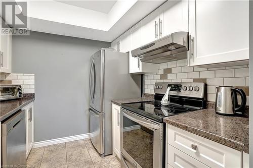 15 Gregg Court Unit# 1, Kitchener, ON - Indoor Photo Showing Kitchen With Upgraded Kitchen