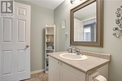 15 Gregg Court Unit# 1, Kitchener, ON - Indoor Photo Showing Bathroom