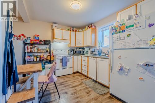 35 Trails End Drive, Paradise, NL - Indoor Photo Showing Kitchen