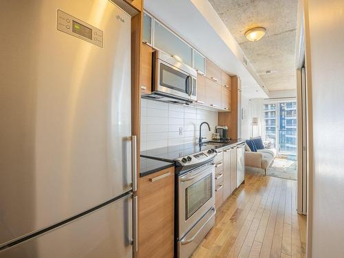 Kitchen - 613-225 Rue De La Montagne, Montréal (Le Sud-Ouest), QC - Indoor Photo Showing Kitchen With Upgraded Kitchen