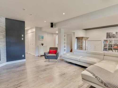 Salle familiale - 9211 Av. Émile-Legault, Montréal (Anjou), QC - Indoor Photo Showing Living Room