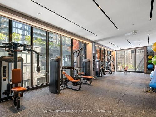 4607-55 Mercer Street, Toronto, ON - Indoor Photo Showing Gym Room