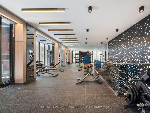 4607-55 Mercer Street, Toronto, ON - Indoor Photo Showing Gym Room