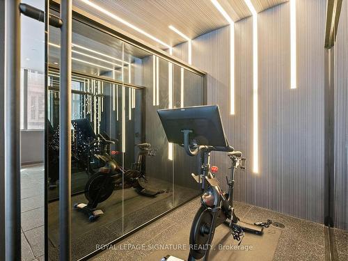 4607-55 Mercer Street, Toronto, ON - Indoor Photo Showing Gym Room