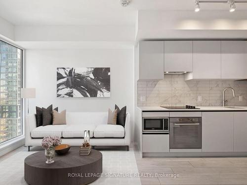 4607-55 Mercer Street, Toronto, ON - Indoor Photo Showing Kitchen