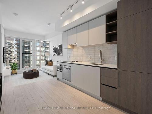 4607-55 Mercer St, Toronto, ON - Indoor Photo Showing Kitchen With Upgraded Kitchen