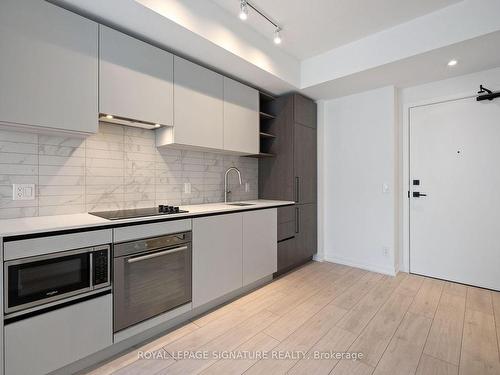 4607-55 Mercer Street, Toronto, ON - Indoor Photo Showing Kitchen With Upgraded Kitchen