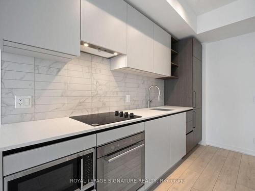 4607-55 Mercer Street, Toronto, ON - Indoor Photo Showing Kitchen With Upgraded Kitchen