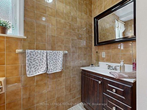 454 Glen Park Ave, Toronto, ON - Indoor Photo Showing Bathroom