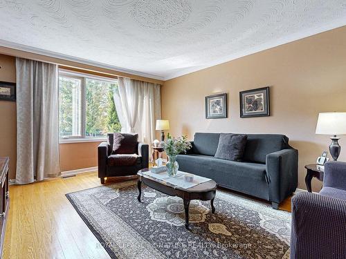 454 Glen Park Ave, Toronto, ON - Indoor Photo Showing Living Room