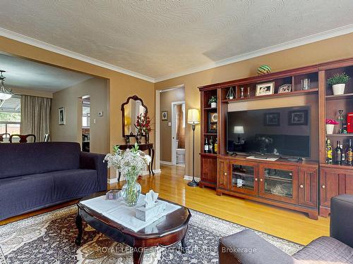 454 Glen Park Ave, Toronto, ON - Indoor Photo Showing Living Room