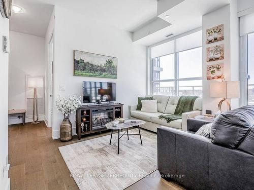 702-1063 Douglas Mccurdy Comm, Mississauga, ON - Indoor Photo Showing Living Room