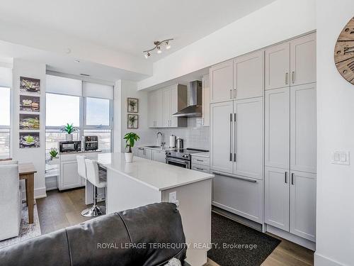 702-1063 Douglas Mccurdy Comm, Mississauga, ON - Indoor Photo Showing Kitchen