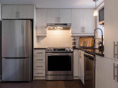 Kitchen - 5984 Rue Tousignan, Laval (Auteuil), QC - Indoor Photo Showing Kitchen With Upgraded Kitchen