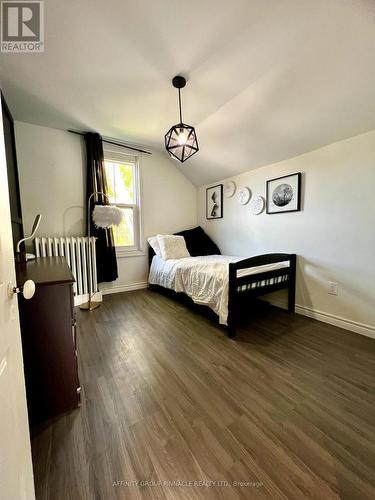 33 Albert Street N, Kawartha Lakes (Lindsay), ON - Indoor Photo Showing Bedroom