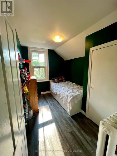 33 Albert Street N, Kawartha Lakes (Lindsay), ON - Indoor Photo Showing Bedroom