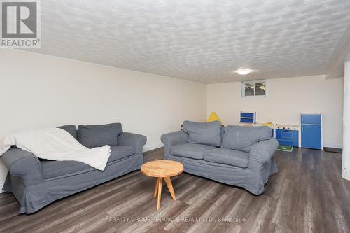 192 Kennedy Bay Road, Kawartha Lakes (Dunsford), ON - Indoor Photo Showing Living Room