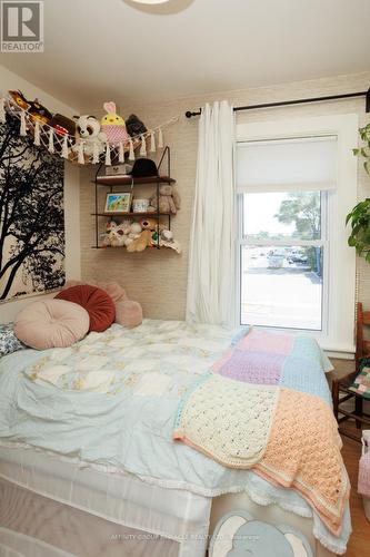 845 Sherburne Street, Peterborough (Otonabee), ON - Indoor Photo Showing Bedroom